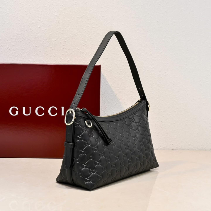 Gucci – Bolso bandolera mediano con el emblema GG