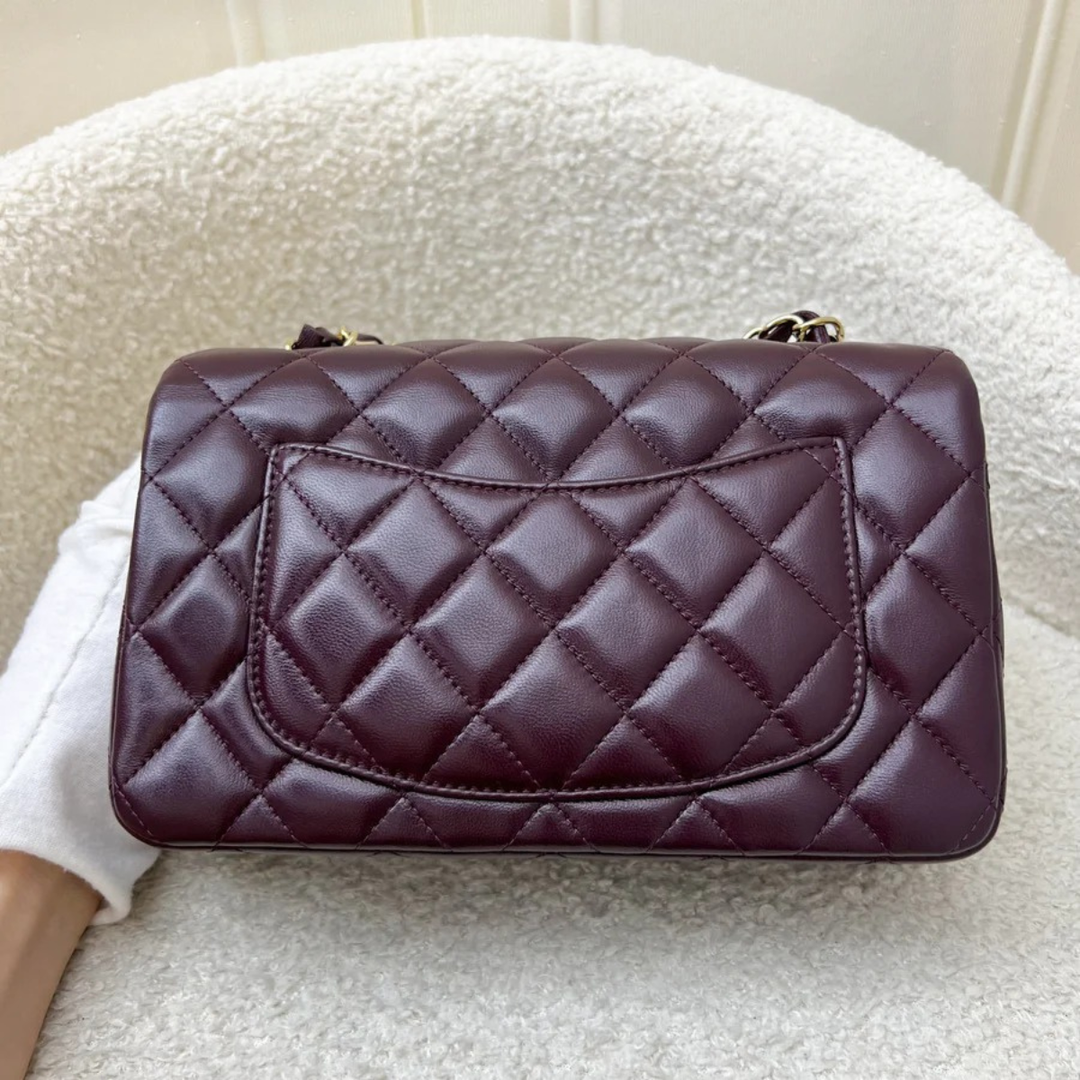 Chanel Bolso Mini de solapa única – Color vino