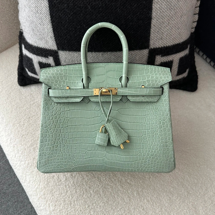 Hermès – Kelly 28 Vert d’Eau de piel de cocodrilo, edición limitada
