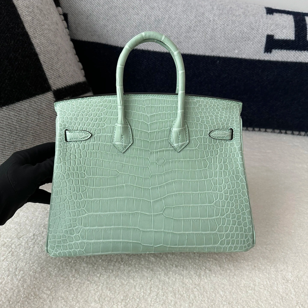 Hermès – Kelly 28 Vert d’Eau de piel de cocodrilo, edición limitada