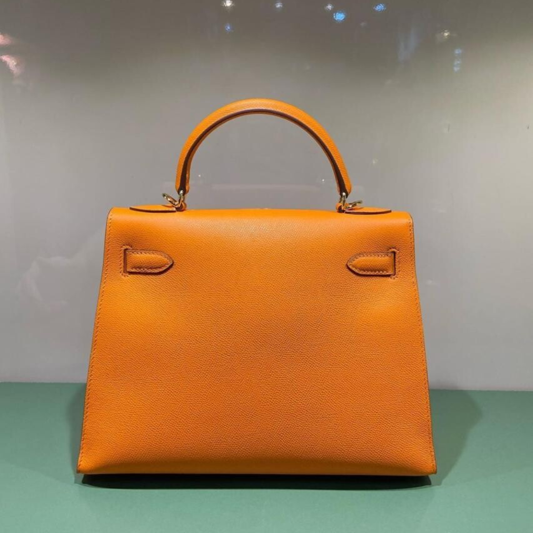 Hermès – Bolso Kelly 25 en color naranja con herrajes dorados